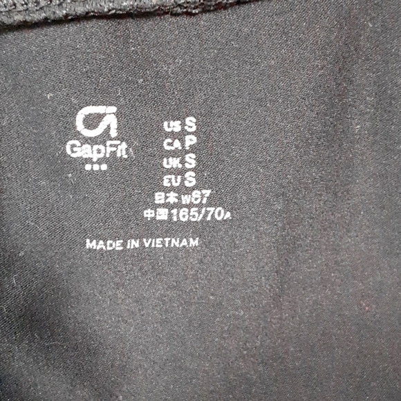 BOTH Gap Fit Capri Leggings - Picture 14 of 14